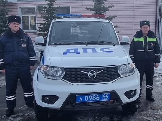 Костромская взаимопомощь: полицейские доставили в больницу травмированного шофера