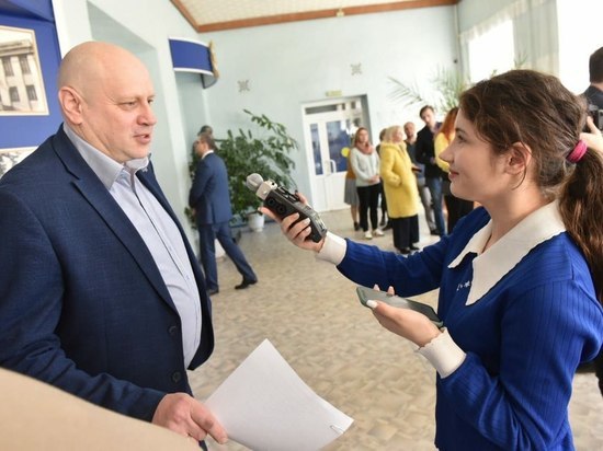 Мэр Омска Сергей Шелест стал «диктатором» на Тотальном диктанте в ОмГУ