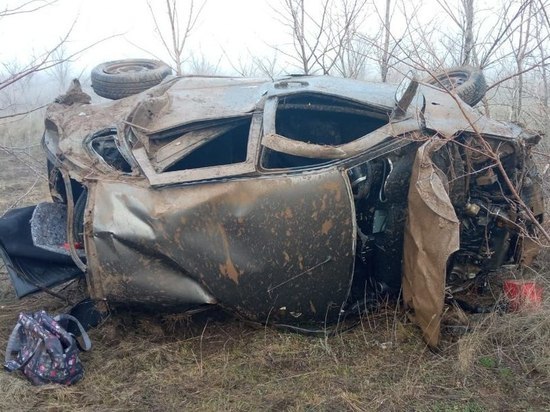 Под Ершовом в перевернутом авто нашли двух погибших