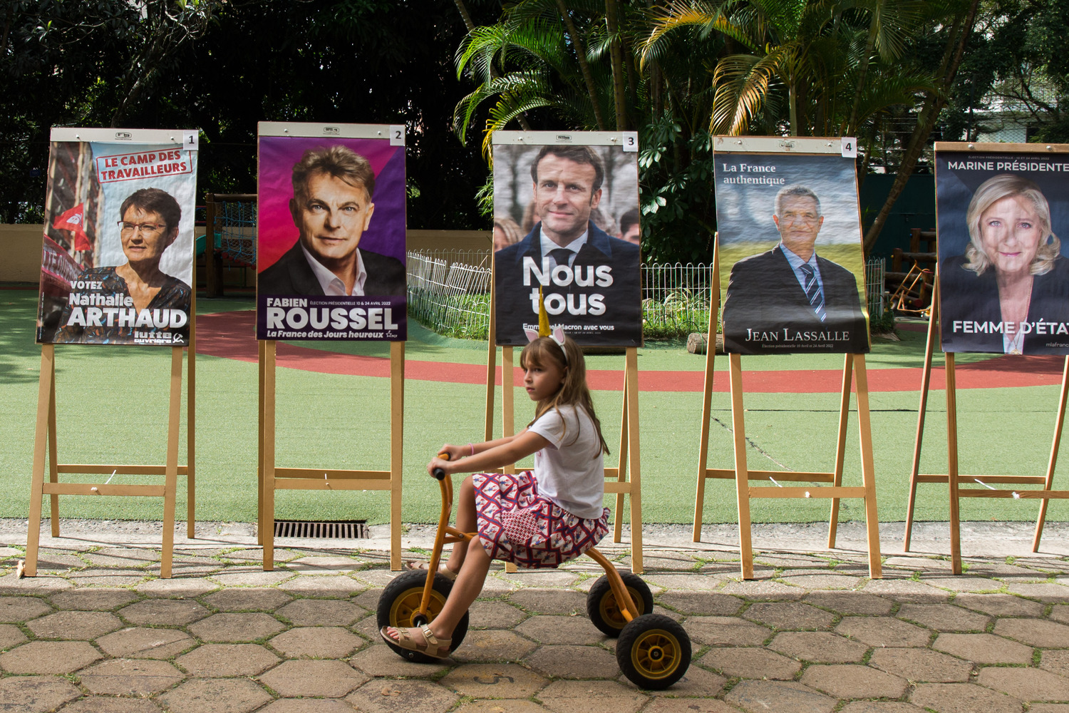 Во Франции стартовали выборы президента: кадры обаятельных кандидатов