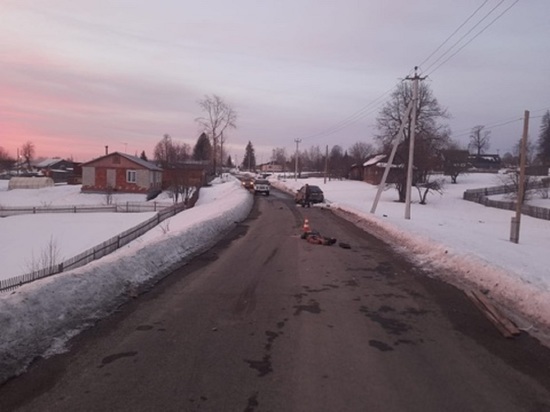 Мотоциклист погиб, врезавшись в легковушку в Свердловской области