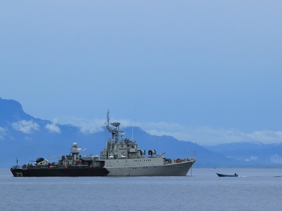 С кораблей в порту Мариуполя эвакуировали 47 человек