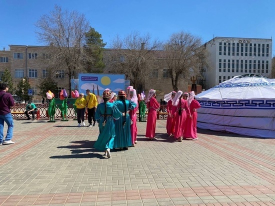 В Калмыкии продолжается Фестиваль тюльпанов
