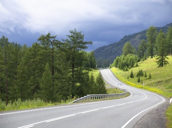 Две алтайские дороги открыли для проезда транспорта