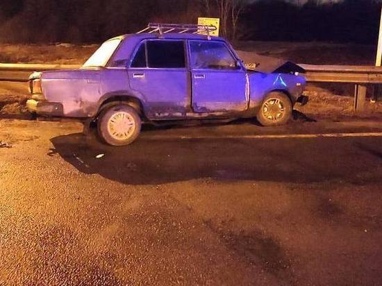 Легковушка влетела в отбойник на М-10 в Новгородской области