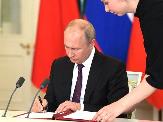 Путин ждет от кабмина доклада по снижению уровня бедности в 2022 году