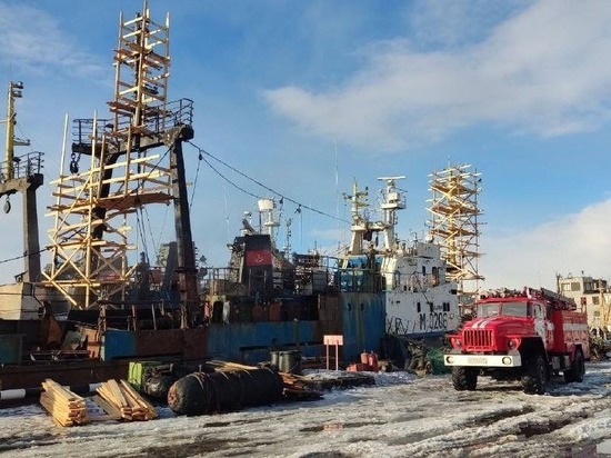 Пожарные Мурманской области ликвидировали возгорание на судне «Киев»