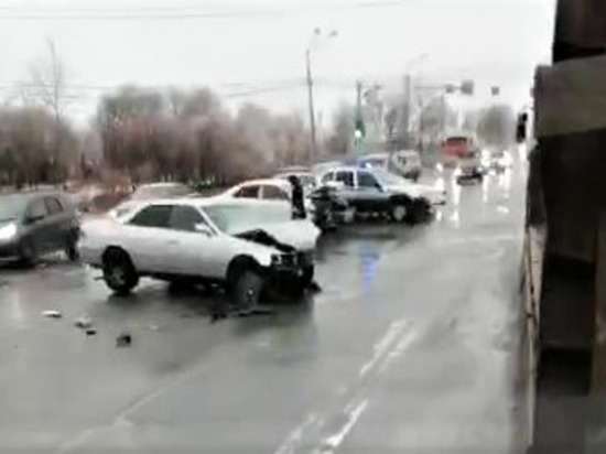 ДТП в Южно-Сахалинске 12 апреля: автомобили искорежило