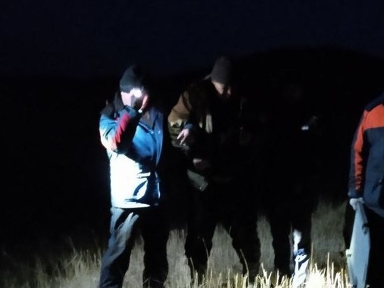Спасатели и полиция нашли потерявшегося ночью в посёлке Агинском мужчину