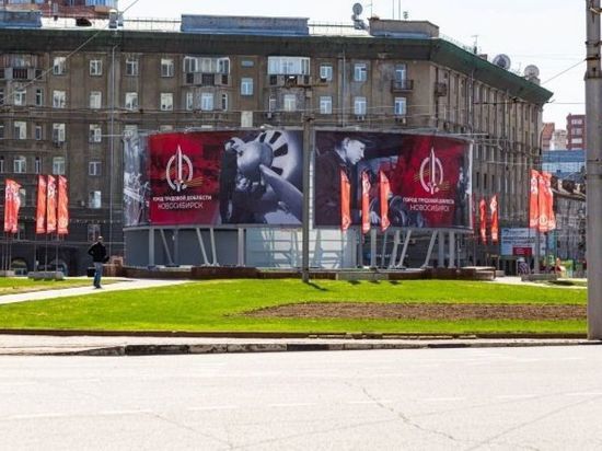 В Новосибирске начали демонтировать рекламные конструкции на площади Калинина