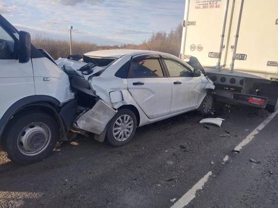 Сразу четыре автомобиля схлестнулись в Новгородском районе