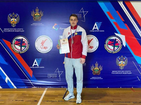 Серебро и бронзу взяли хабаровские кикбоксеры на чемпионате и первенстве России