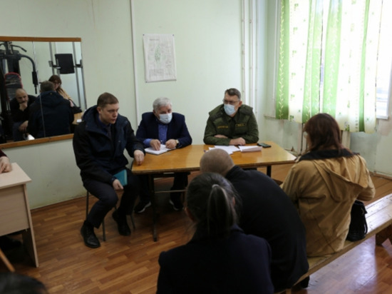 Руководитель СК по Ленобласти навестил беженцев из Мариуполя