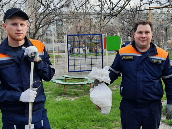 В Новороссийске спасатели поймали змею на территории детсада
