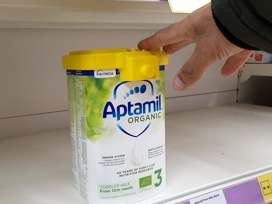 В США ограничили продажу детских смесей в одни руки