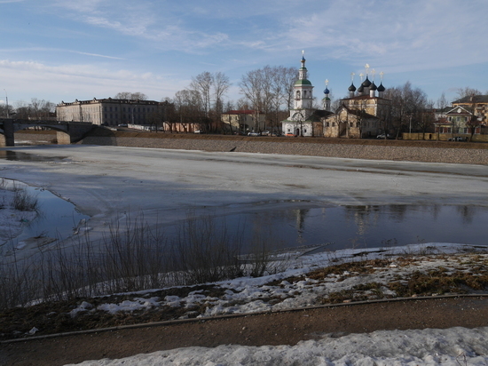 За первые дни апреля в воду провалились четыре ребенка