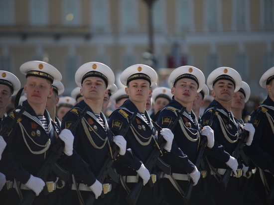 Петербургские военные начали репетировать программу парада Победы