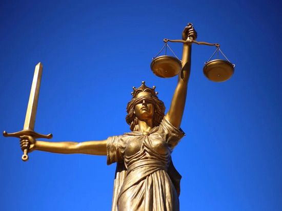 Ровно 100 исков и заявлений было направлено в суды