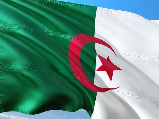 Алжир обвинил Марокко в обстреле коммерческих автоколонн