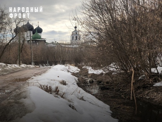 Историческую часть Кирова почти год топит канализация