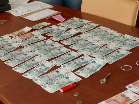 Сотрудников челябинской Госинспекции труда поймали на взятках в 9 миллионов рублей
