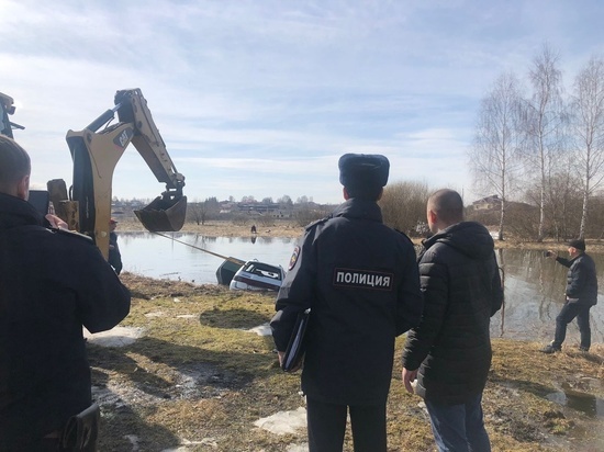 В Иванове угонщик машины утопил ее в реке