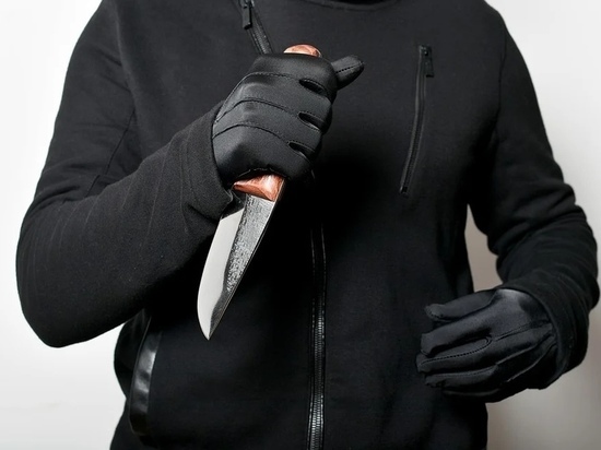 Преступник-рецидивист три раза ударил мурманчанина ножом из-за замечания не ругаться матом