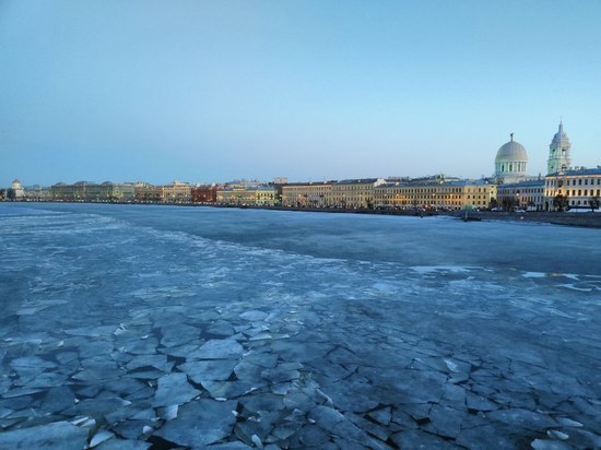 В МЧС Петербурга ответили на жалобу горожан на постоянные оповещения о сходе льда