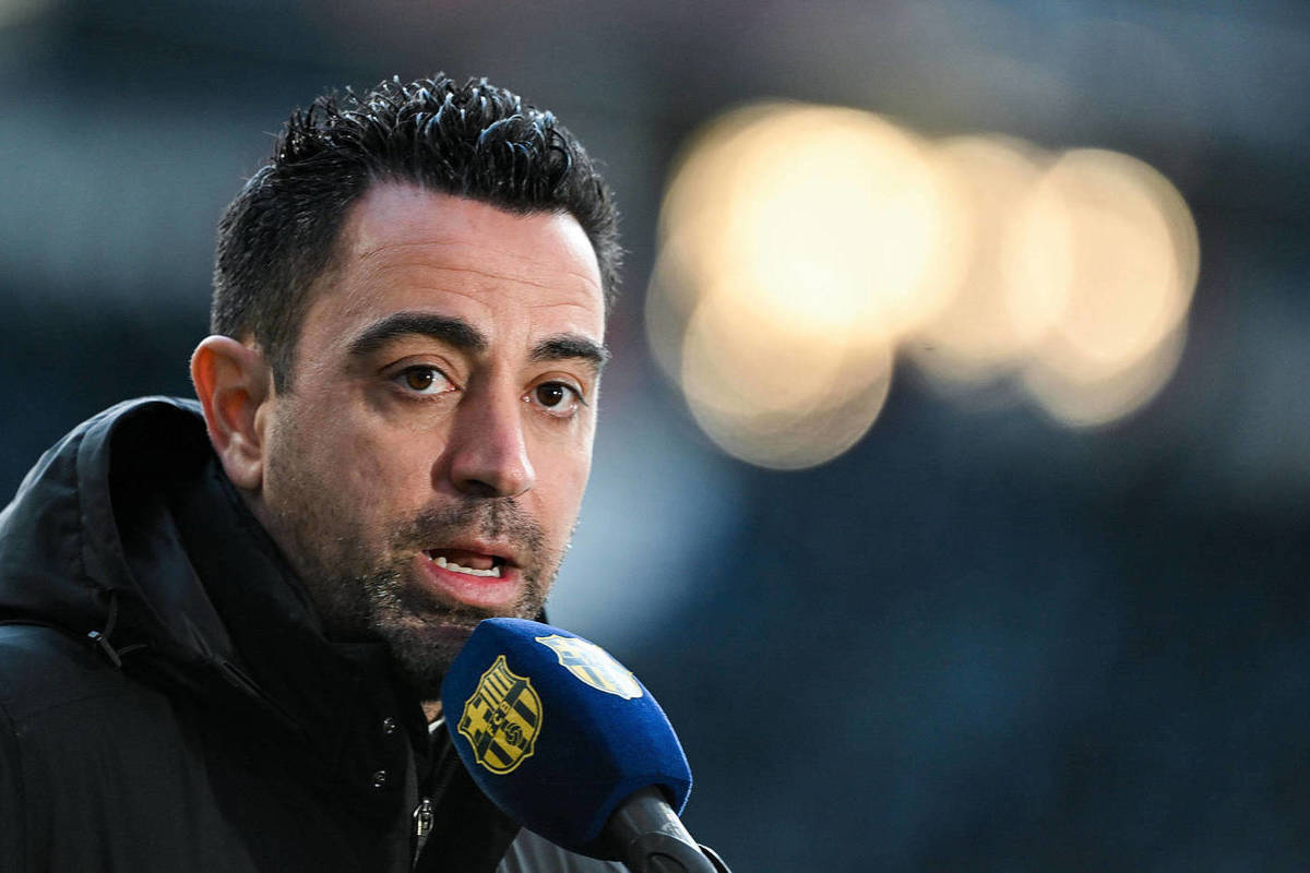 Хави отказался обсуждать переход Левандовского в "Барселону"