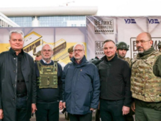 Президент Латвии приехал на Украину в «бронеслюнявчике»