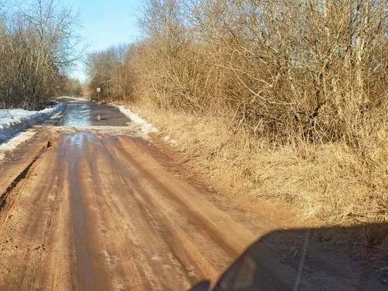 Весеннее подтопление настигло участок дороги у деревни Горка