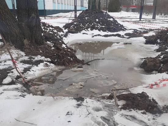 Котлован с водой на Державина засыпали лишь после вмешательства прокуратуры