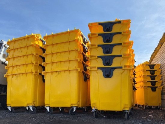 286 контейнеров для раздельного сбора мусора поступили на баланс Пскова