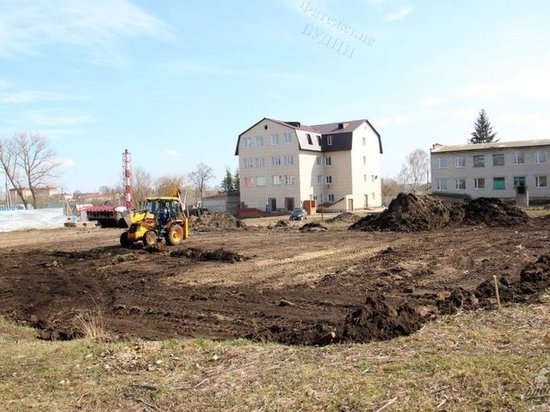 В Фатеже Курской области вовсю идет строительство площадки для скейтбординга