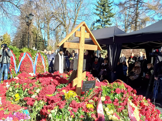 На Новодевичьем кладбище на 9-й день помянули Владимира Жириновского