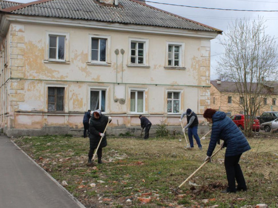 Присоединившимся к субботнику новгородцам бесплатно выдадут мешки, перчатки и грабли