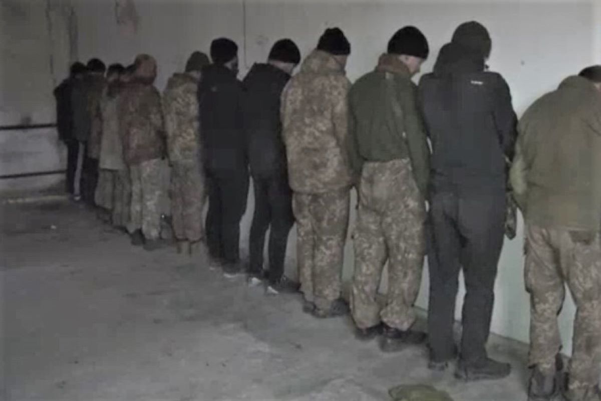 Захват пленных. Пленные украинские военные. Захват пленных украинцев.
