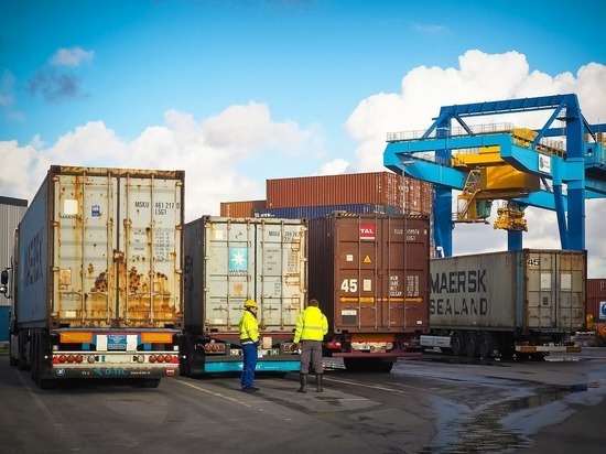 Иностранные компании начали вывозить контейнеры из России