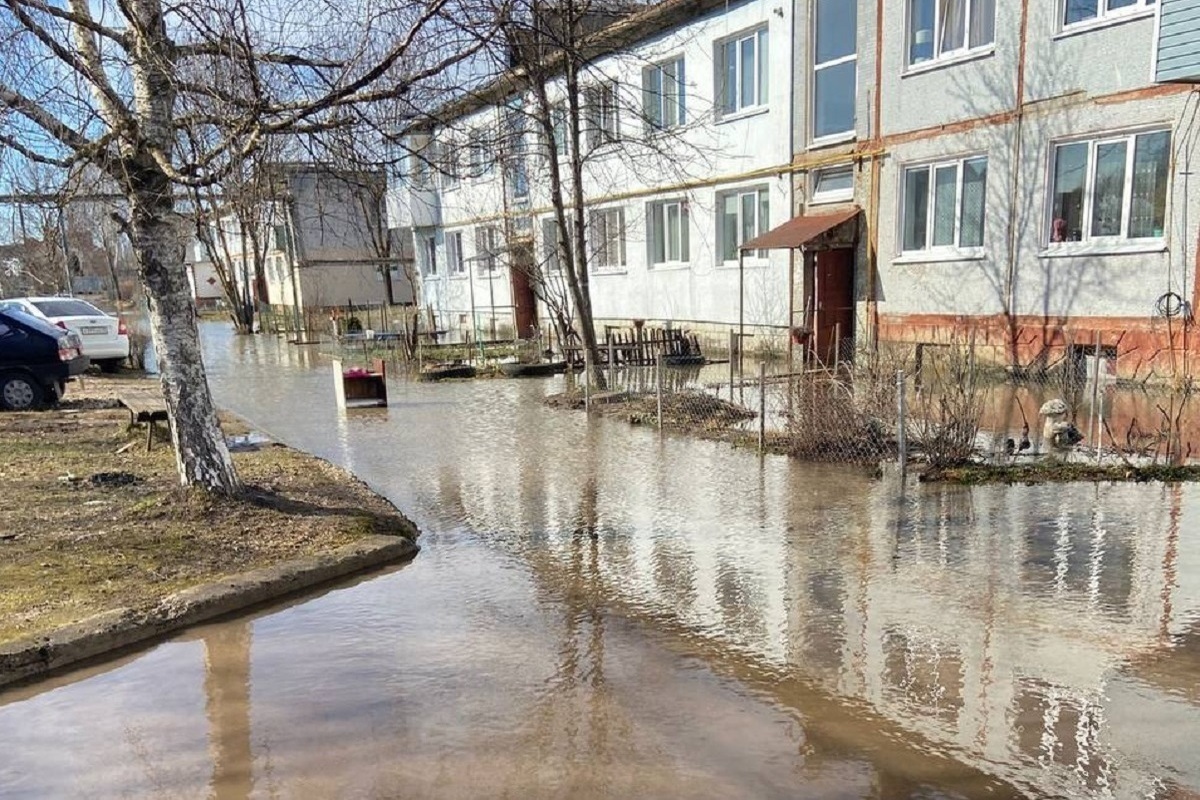 В Шопино Калуги вода заблокировала жильцам выходы из домов - МК Калуга