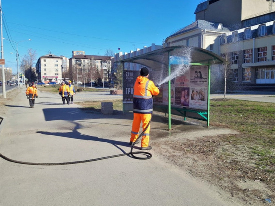 В Барнауле продолжается санитарная очистка городских улиц