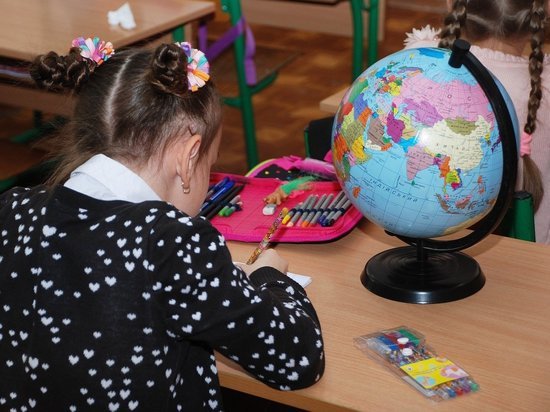 Дети освобожденных территорий ДНР будут учиться по новым программам