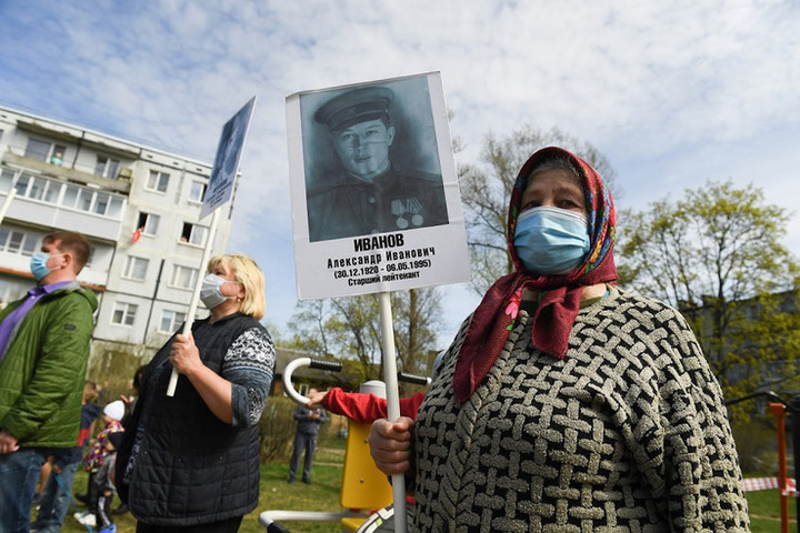 Пройти с бессмертным полком