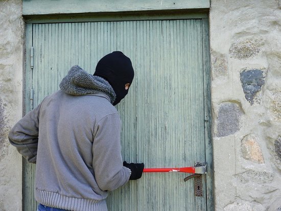 Житель Гусева украл аккумуляторы и алюминиевые фляги из пункта приема металлолома