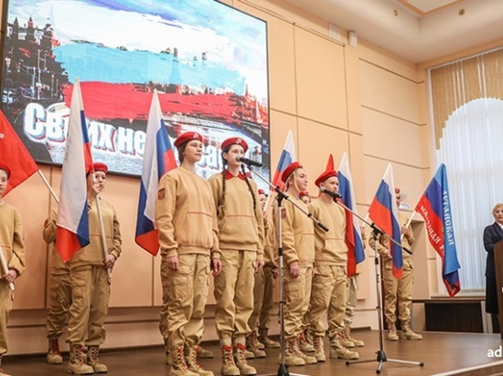 Начался он со стихотворения Роберта Рождественского «210 шагов. Война»