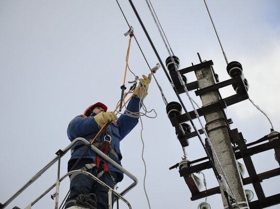 Специалисты «Россети Кубань» восстановили энергоснабжение выше 50% потребителей, пострадавших из-за ветра на Кубани и в Адыгее