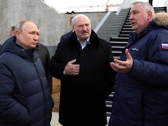 Рогозин на "Восточном" обсудил с Путиным создание боевых ракетных комплексов
