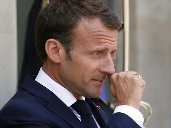 Олланд призвал французов голосовать за Макрона во втором туре