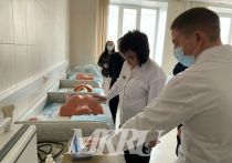 Делегация Минздрава Республики Бурятии во главе с министром Евгенией Лудуповой 15 апреля посетила симуляционный центр Читинской государственной медакадемии (ЧГМА), в котором проходят подготовку старшекурсники, ординаторы и уже работающие врачи