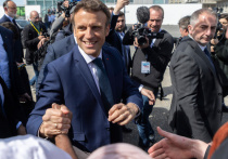 Действующий президент Франции Эммануэль Макрон увеличил свой отрыв от своей соперницы, кандидата «Национального объединения» Марин Ле Пен, перед вторым туром президентских выборов