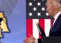 Член Палаты представителей США Марджори Тейлор Грин высмеяла президента Джо Байдена за его попытку пожать руку невидимке